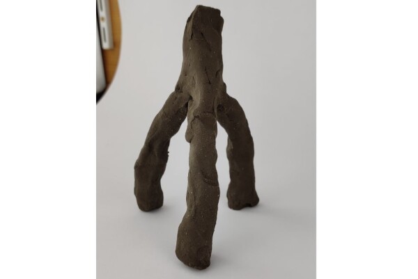 Small clay root replica root dark brown as shelter