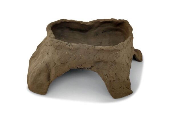 Stone cave ,Robin made of clay Entrance suitable for axolotl with planting terrace