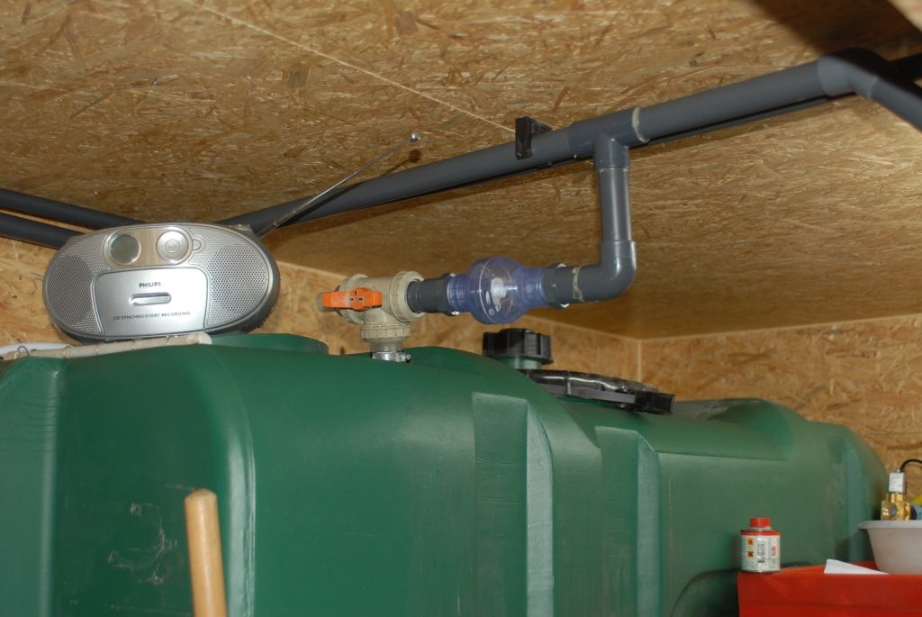 Neuer Raum 300815 Tank und Abgang Wasserversorgung