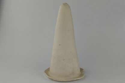 Clay discus spawning cone with gutter with defect No. 6